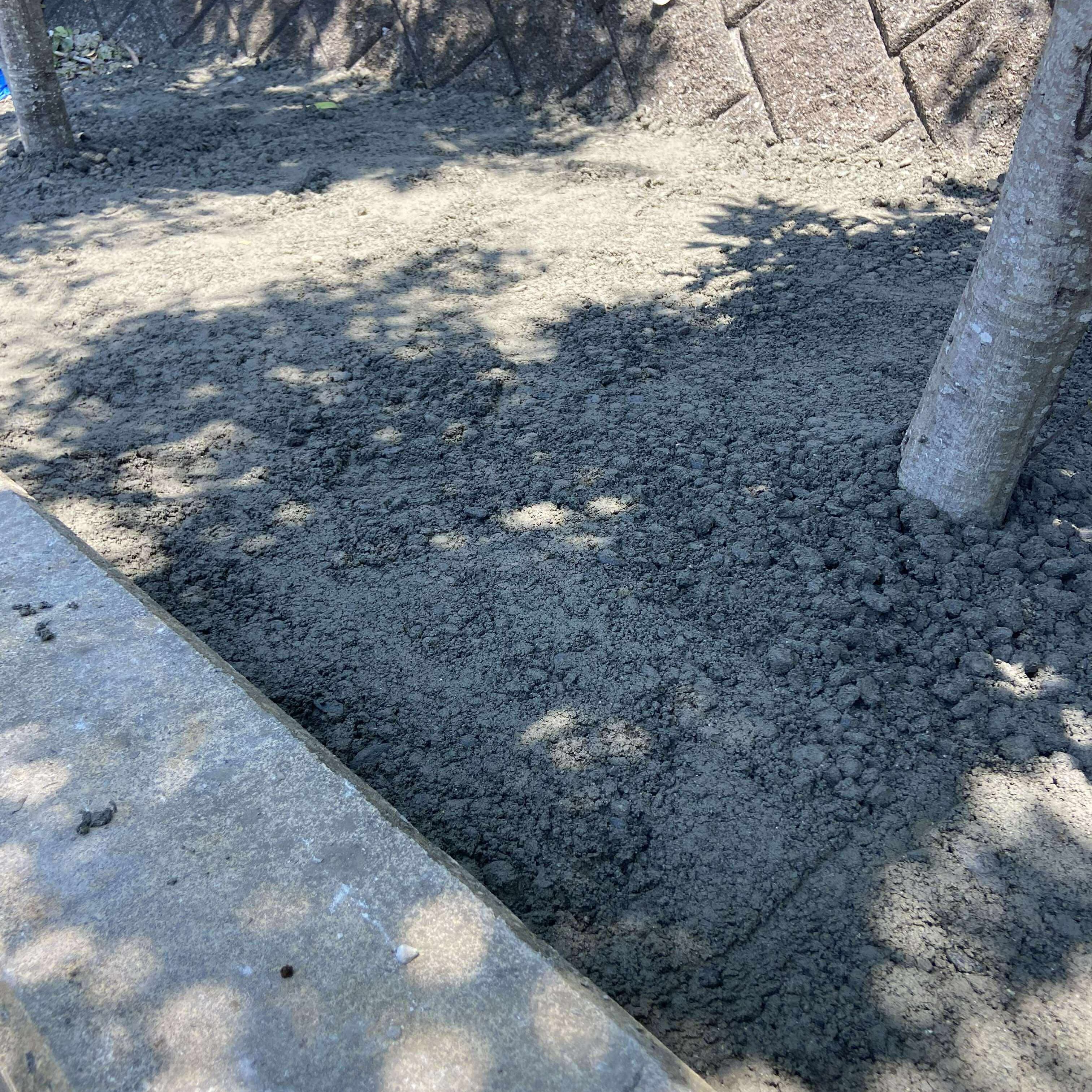 【実験】市が発注する建設現場で発生した【残コン】をその場で【オワコン】に加工して官地（里道や残地）の防草・排水に還元する