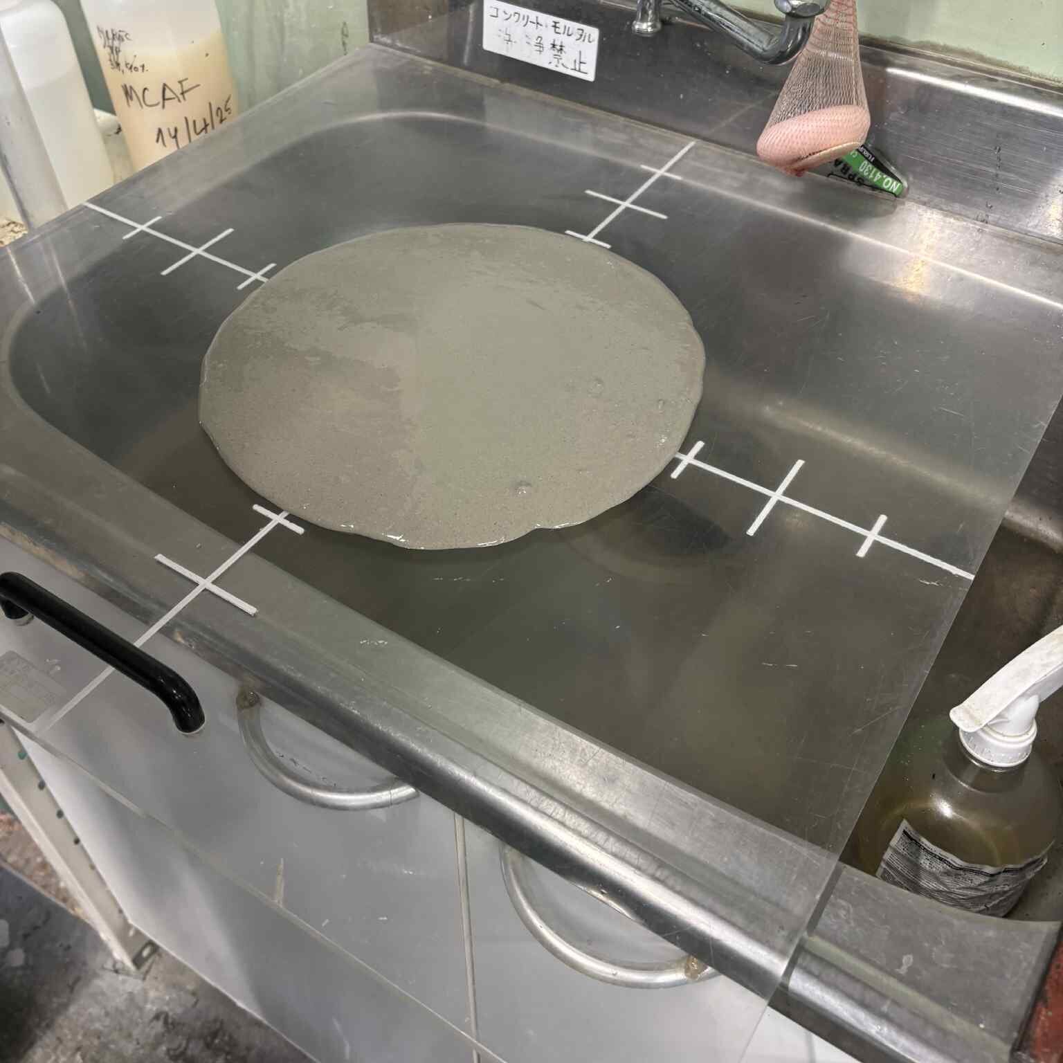 スラッジケーキを加工してSCMsを添加して作るCLSM（イワモル/残渣式流動化処理土）