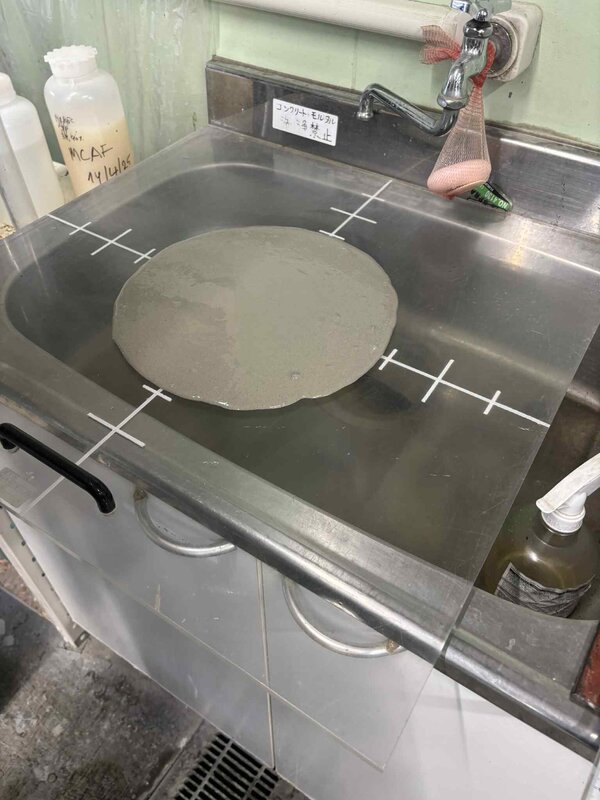 スラッジケーキを加工してSCMsを添加して作るCLSM(イワモル/残渣式流動化処理土)