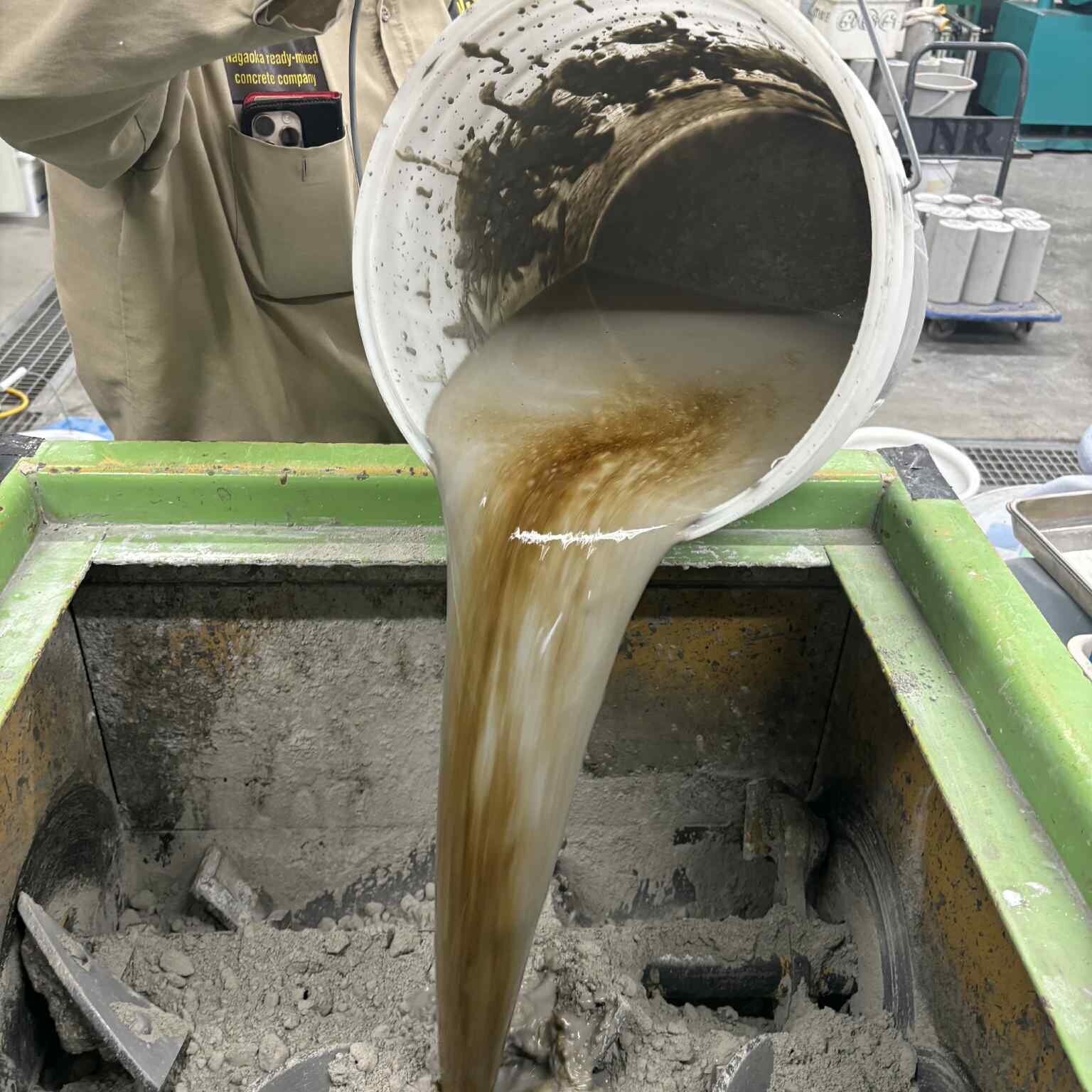 水の次に流通する材料と言われるコンクリートを作るのに天然資源を使う必要がなくなったら