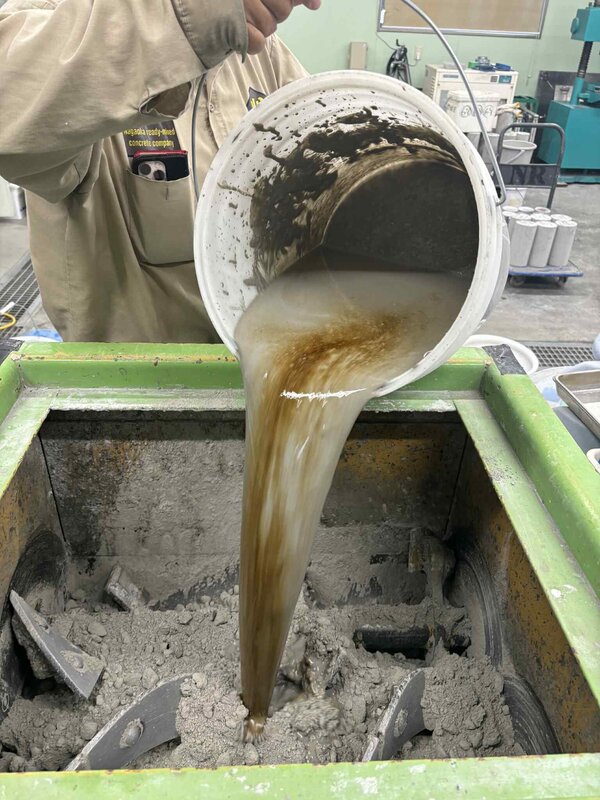 水の次に流通する材料と言われるコンクリートを作るのに天然資源を使う必要がなくなったら