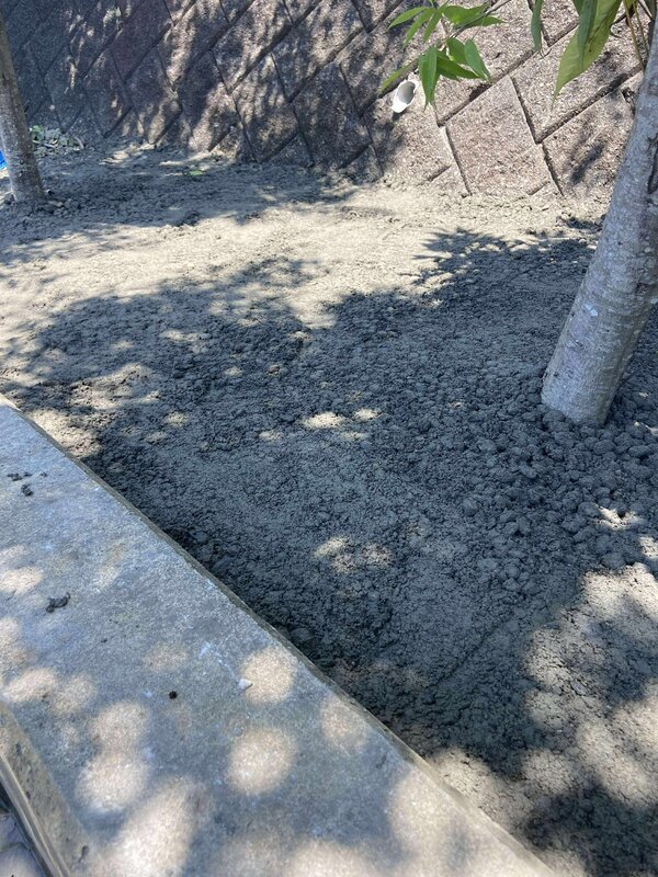 【実験】市が発注する建設現場で発生した【残コン】をその場で【オワコン】に加工して官地(里道や残地)の防草・排水に還元する