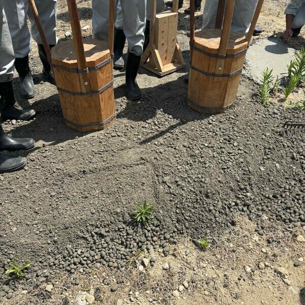 高岡工芸高校に高岡市役所から出前講座（コンクリートと脱炭素と施工体験）が届きました