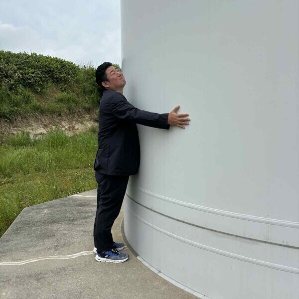 「風力発電の視察をしてきました」 オワコンの宮本さん地元の仲間たちと楽しむ研修旅行