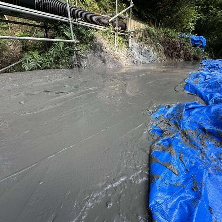 昭和のあり方を見直して 騒音/粉塵/振動 とは無縁の省スペースな工法を約束する規格外コンクリートCLSM