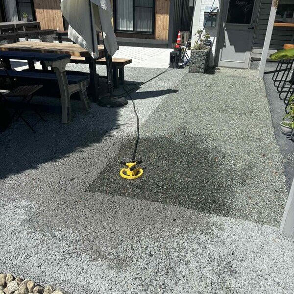 夏に海水浴ついでにお立ち寄りください 【ナマコンバレー】 のカフェとコンクリートの展示場