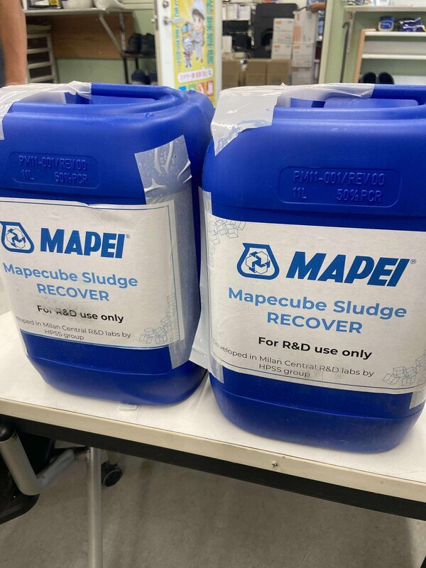 ザンコン™︎ の原材料回収セメント(ジョイスラッジ)はグローバル企業MAPEIの混和剤を使います