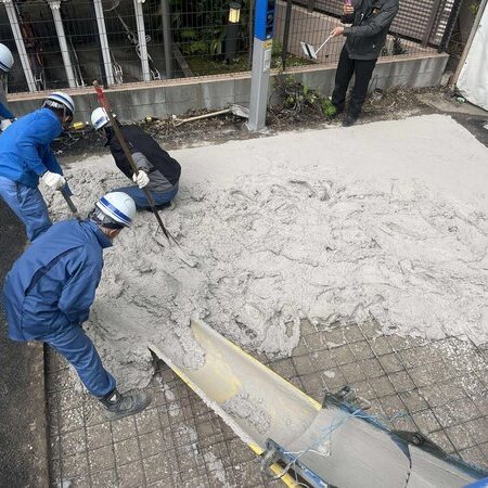 三田においでの際にはコインパーキング【トメテケ三田】に展示のカーボンネガティブコンクリートご覧ください