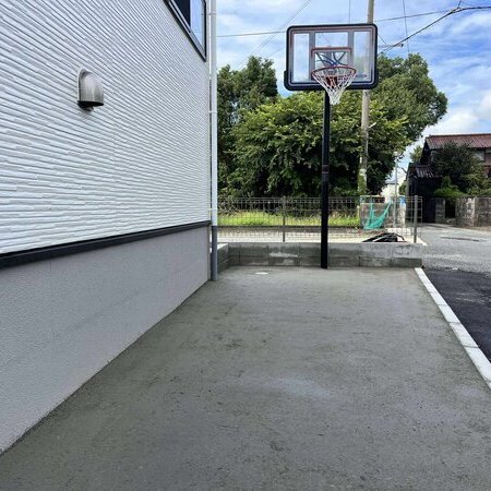 お手頃価格でバスケットコートを自宅に設置したいってことなら【庭コン】と【オワコン】の組み合わせが実現