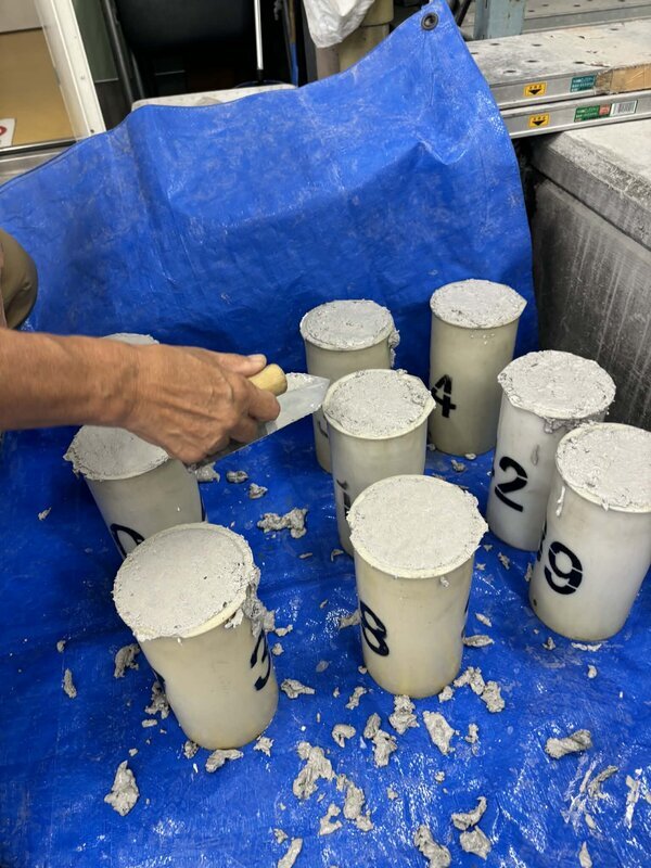 どちらもJIS生コンで白と灰色の生コンが同じ値段ならどっちを選びますか？ 【ホワイト生コン】爆誕