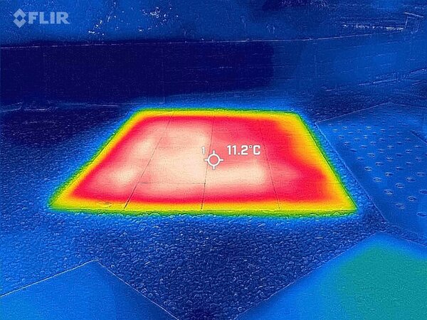 雪が積もらないドットコン？！ 最新テックとコラボが始まった透水性コンクリート