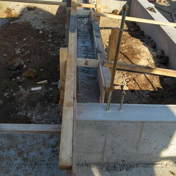 ウッドデッキの土台とか構造計算の不要なコンクリートなら【ザンコン™︎】でいいよね