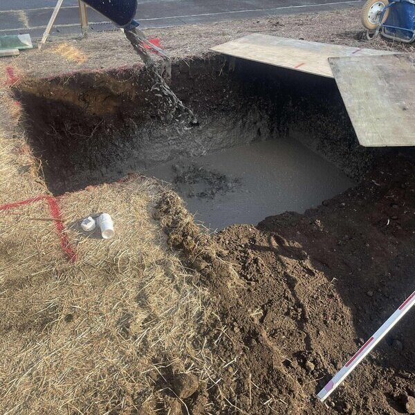 さすが旭化成ホームズさんはご存知でした浄化槽を撤去した後の空洞をきちんとCLSMで充填・埋め戻し