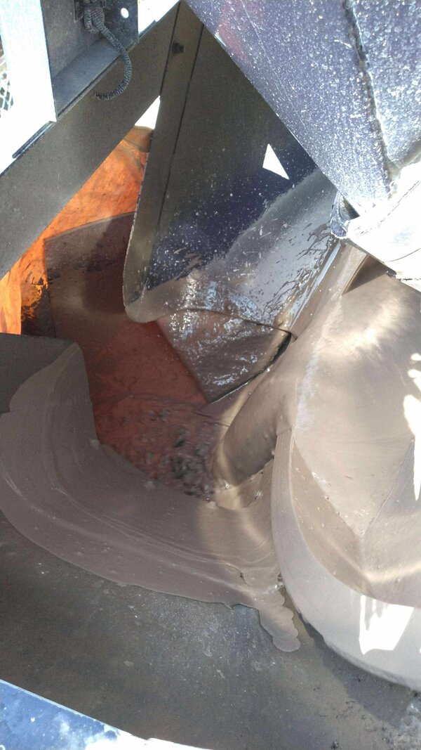 ご存知ですか？ CLSM（イワモル）は生コン工場ならどこでも設備投資ゼロで製造・出荷可能