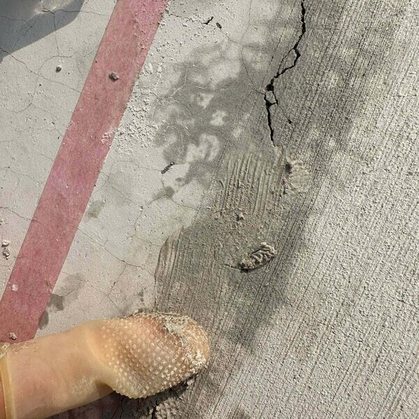 ひび割れ（土間コン）もう怖くない！ 素人さんでもできる目立たないひび割れ補修