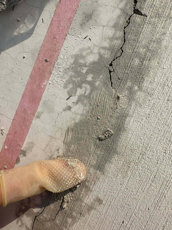 ひび割れ（土間コン）もう怖くない！ 素人さんでもできる目立たないひび割れ補修