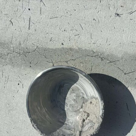 まだまだ無料で配り倒しています！消し粉む™︎ は土間コン™︎専用ひび割れ補修剤