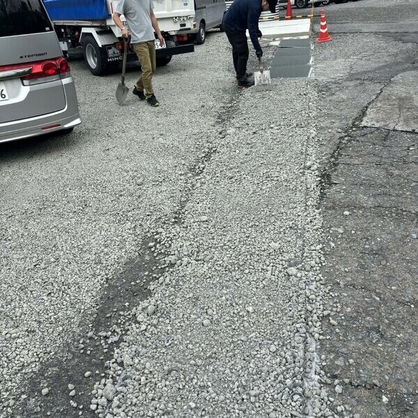 例えばグラベルフィックスやドットコンなど他メーカーの土間コン™︎関連製品も展示されています