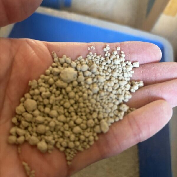 副産物（生焼け生石灰、高炉スラグ微粉末、砕石スラッジ）だけで作る骨材（成羽砂利その2）