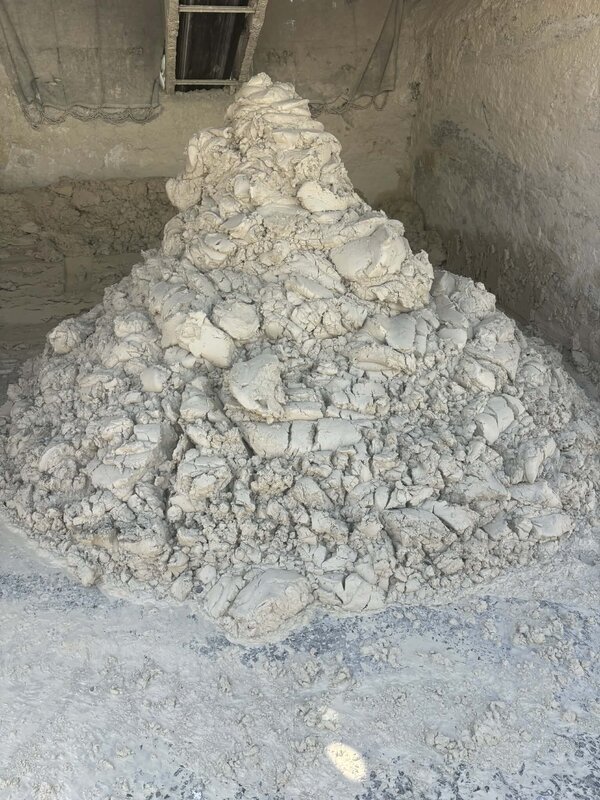 山から切り出された石灰（CaCO3）が生石灰（CaO）そして消石灰（Ca(OH)2）になるまで