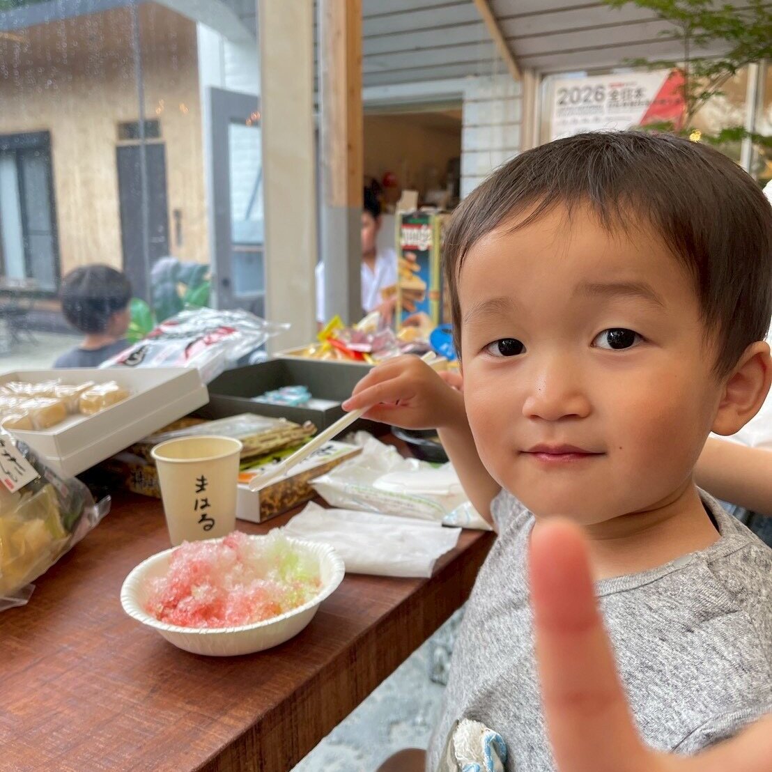 こども達も集まる賑やかなコンクリート展示場 LUMBER BETON VALLEY 火曜日は炊き出しの振る舞いがあります