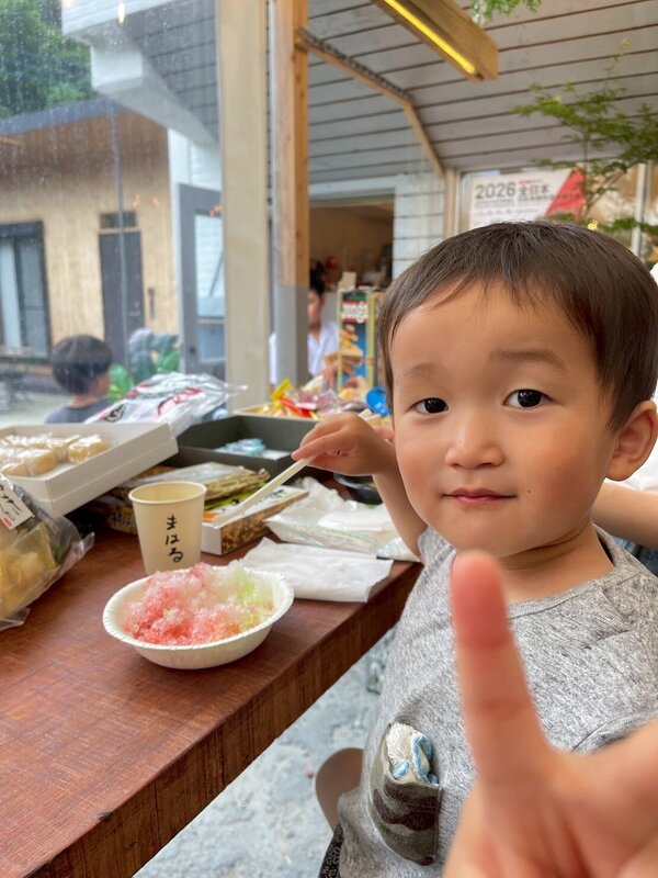 こども達も集まる賑やかなコンクリート展示場 LUMBER BETON VALLEY 火曜日は炊き出しの振る舞いがあります