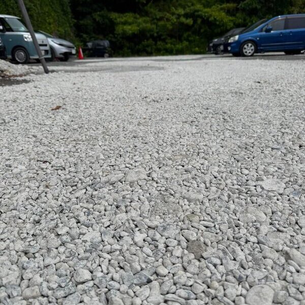 梅雨から台風にかけて足元の不快を【最も安く】解決するザンコン™︎骨材は平米500円から