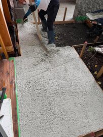 新築や駐車場整備で当たり前のようについてくる【土間コン™︎】環境に優しい色【白】を選ぼう