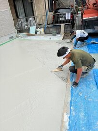 住む人の環境意識を伝え続ける駐車場