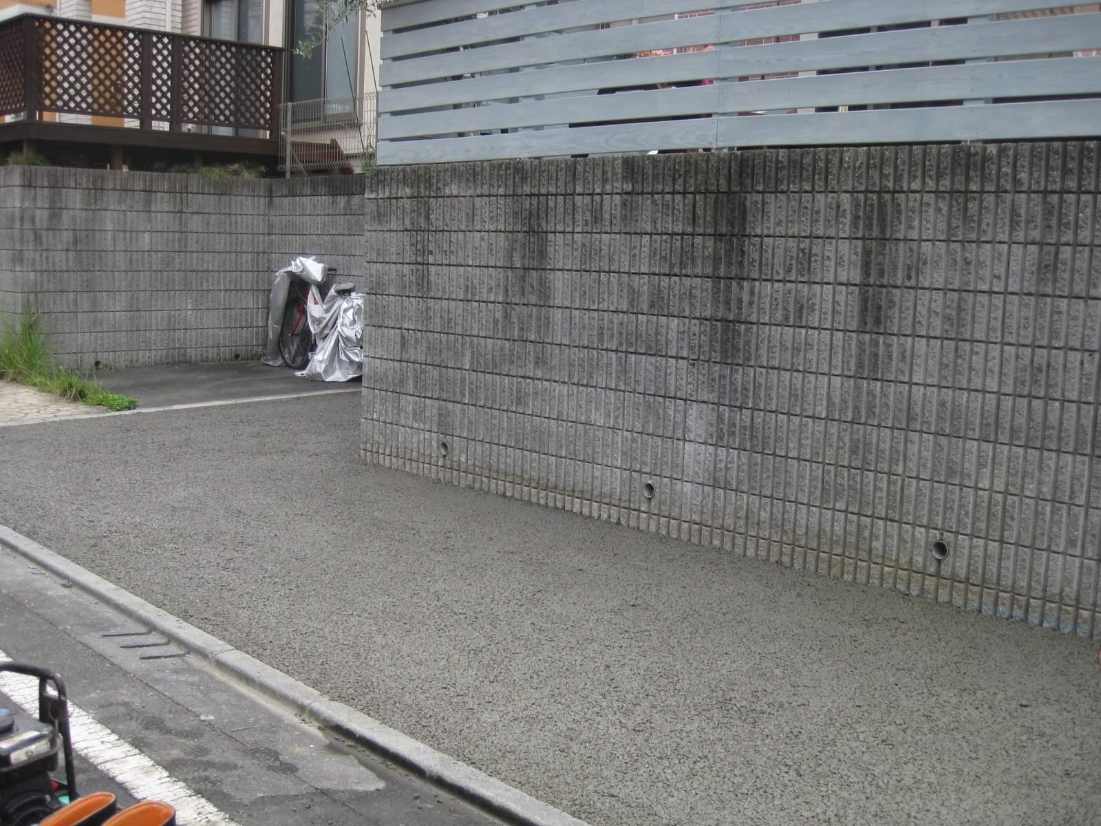 東京都町田市 水勾配をつけたくないというご主人の要望 お知らせ 庭コン