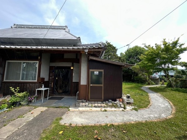 古民家リノベのアプローチに採用されたのはオワコンでした｜おしゃれカフェの歩道【岡山】