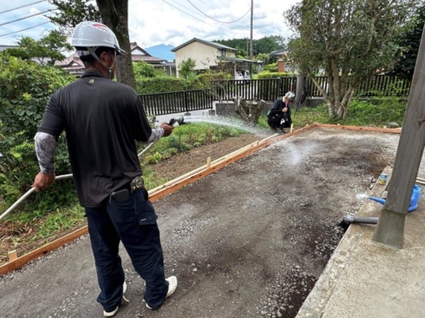 雑草対策なら絶対オワコン施工が最強!抜いても抜いても生えてくる草を一発解決
