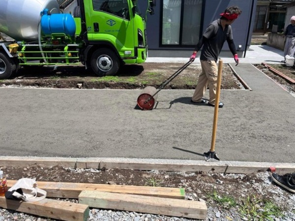 毎日見る玄関と駐車場だから快適な環境へ|オワコン施工【長野県】