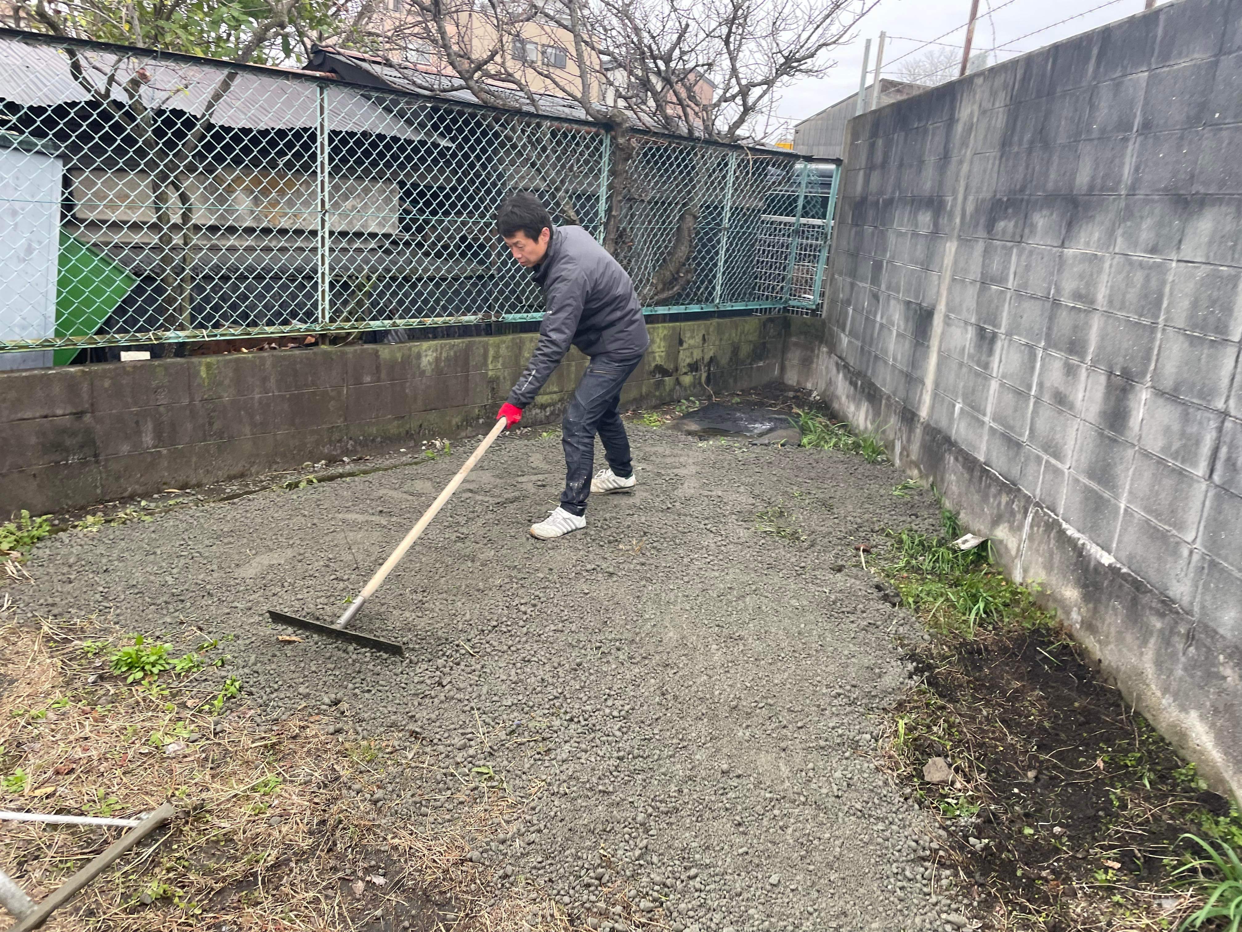 大阪 お庭 犬走 家周り の猫よけ 猫のうんち対策はオワコンやないかい 寝屋川コンクリート 雑草 ぬかるみ対策 オワコン 生コンポータル