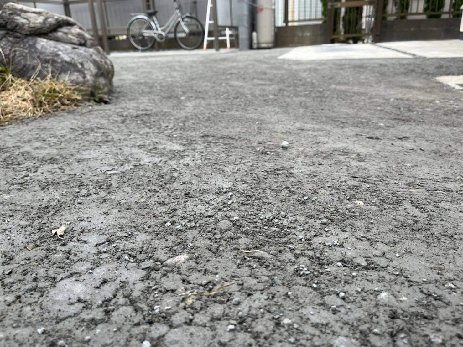 埼玉 土だったため 雨のたびにぐちゃぐちゃしてた 渋谷建材 野村組 雑草 ぬかるみ対策 オワコン 生コンポータル