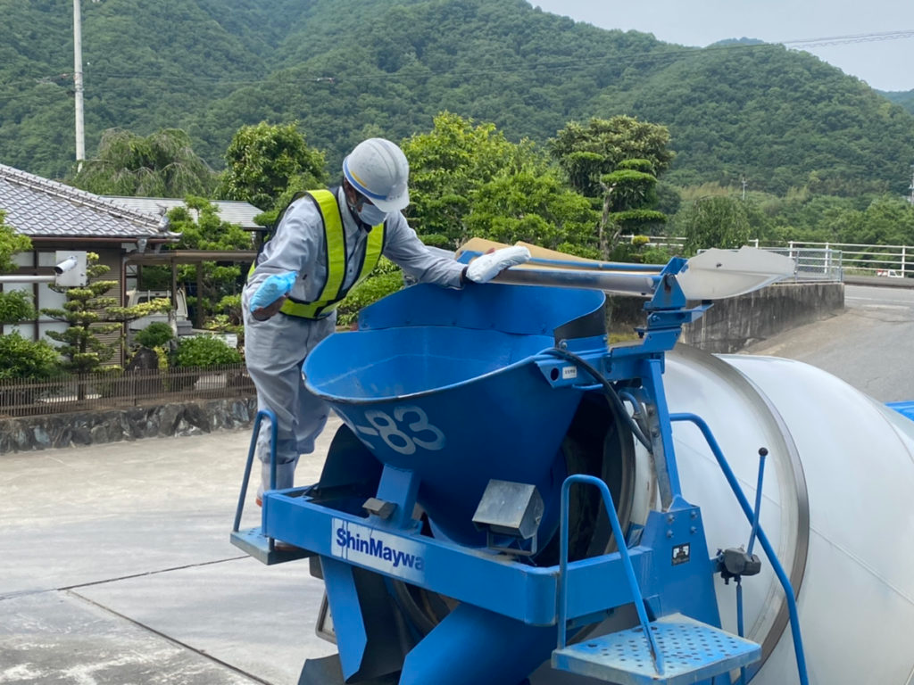 国土交通省】「普通の生コン頼んで現地でオワコン（造粒ポーラス