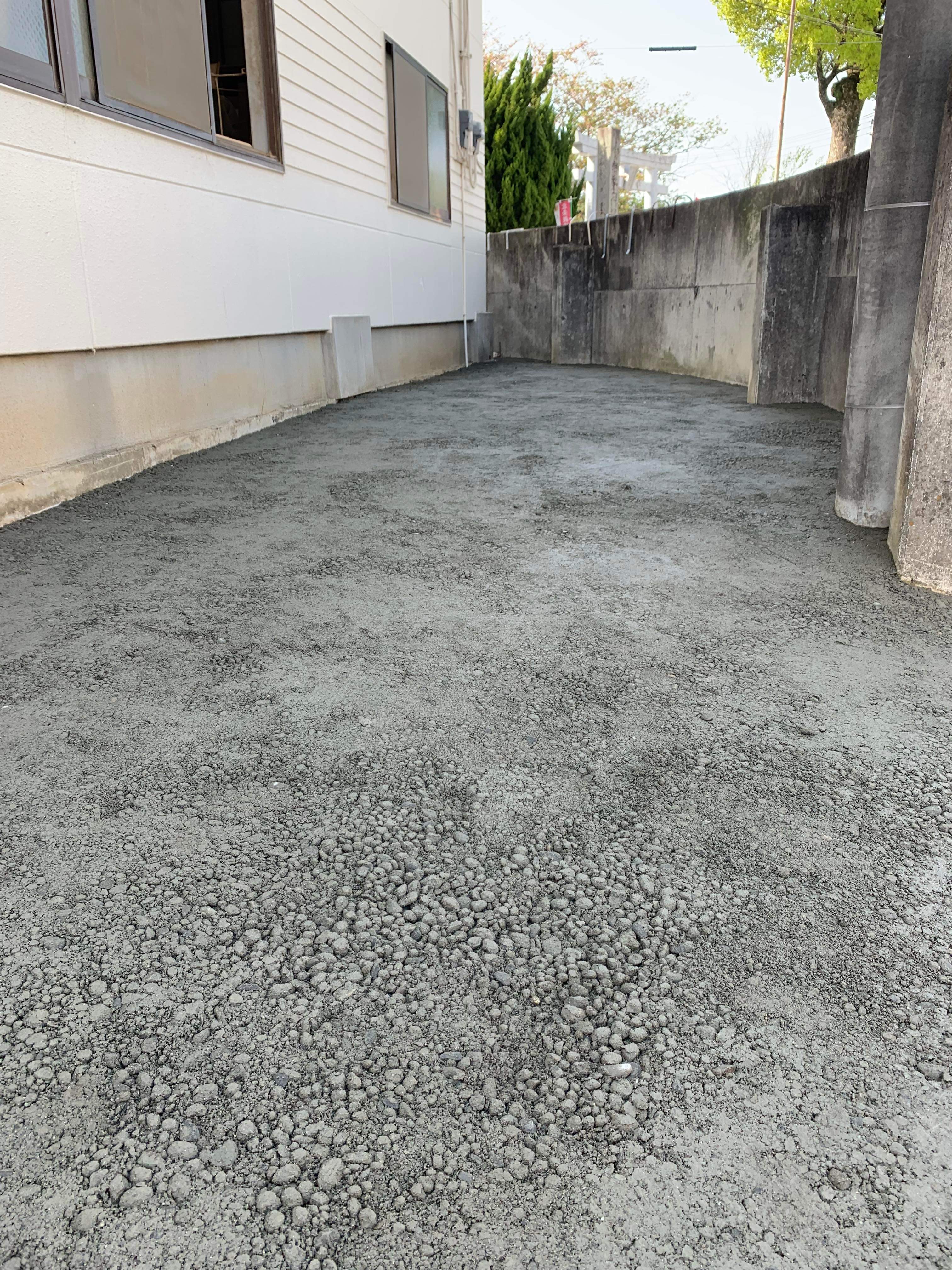 静岡】「積年の苦しみだった駐車場2台分の敷地《雑草対策》がたった30