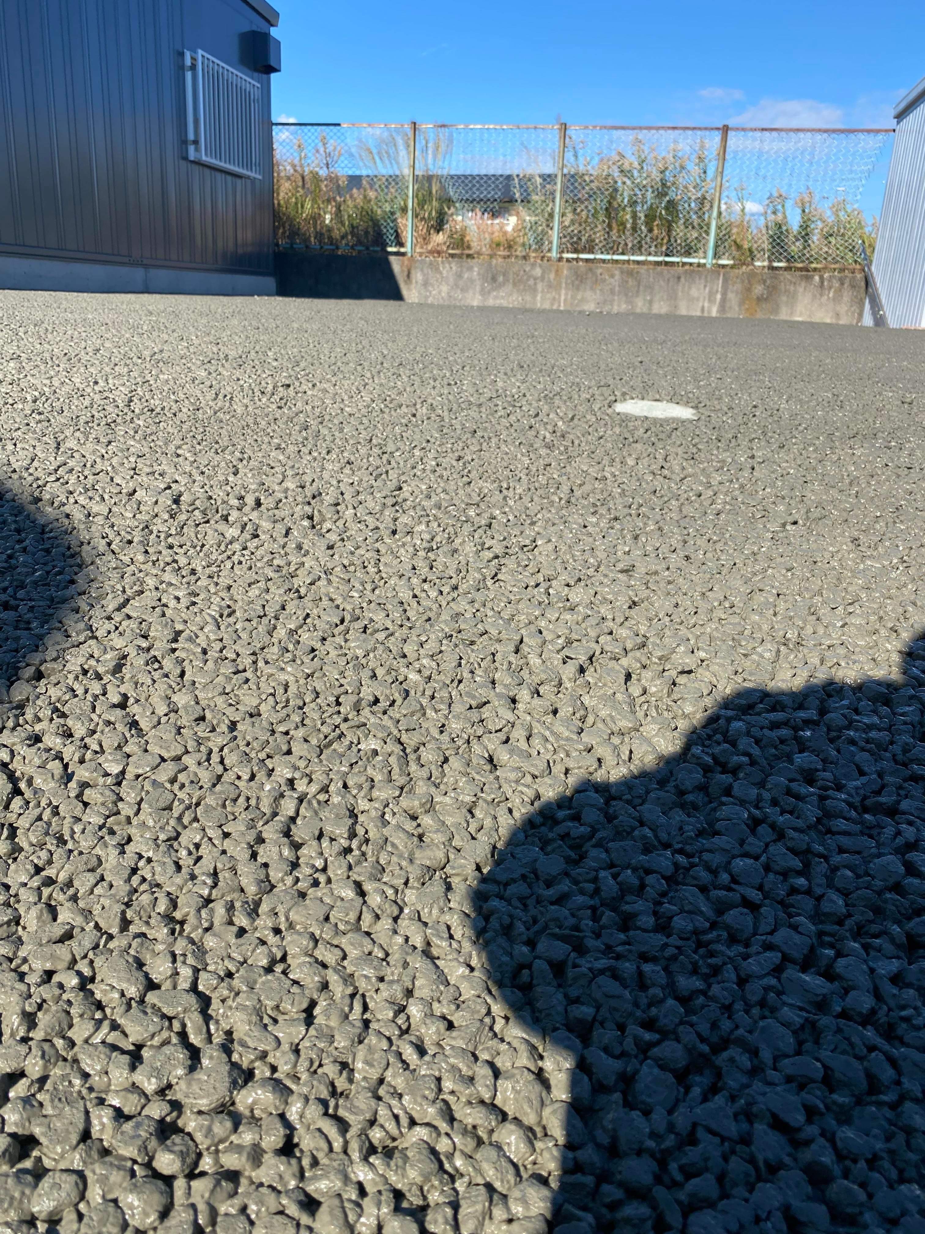 静岡 進化した透水性コンクリート オコシコン 旧ドライテック で平らで雑草の生えない駐車場完成 尾関商店 高松商事 雑草 ぬかるみ対策 オワコン 生コンポータル