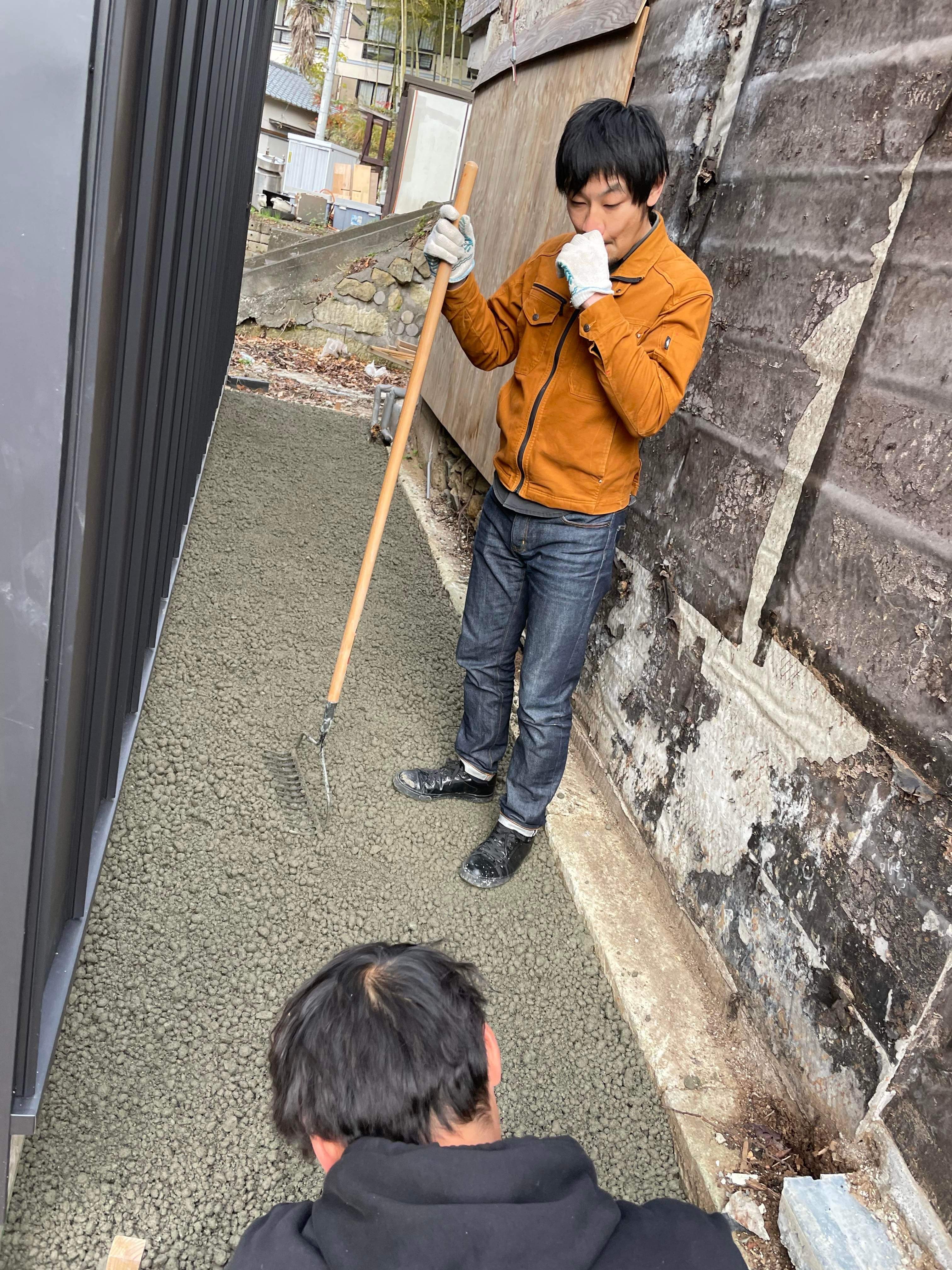 【静岡】「犬走で普段人もほとんど立ち入らないような場所の雑草・水はけ対策」