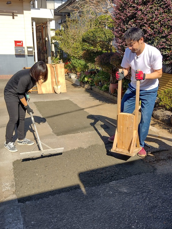 【静岡】4万円（税別）「水たまり・凹凸（わだち）・はくりだらけの駐車場を部分改修（税別）数時間で1発解消」DIY