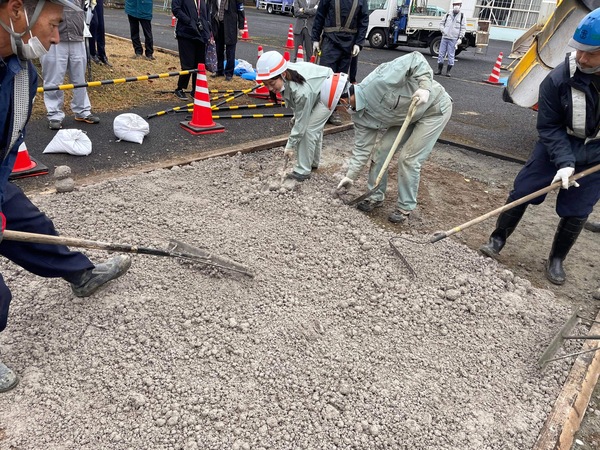 【国土交通省】「普通の生コン頼んで現地でオワコン（造粒ポーラスコンクリート）にすることができます」【現場レポート⑤】