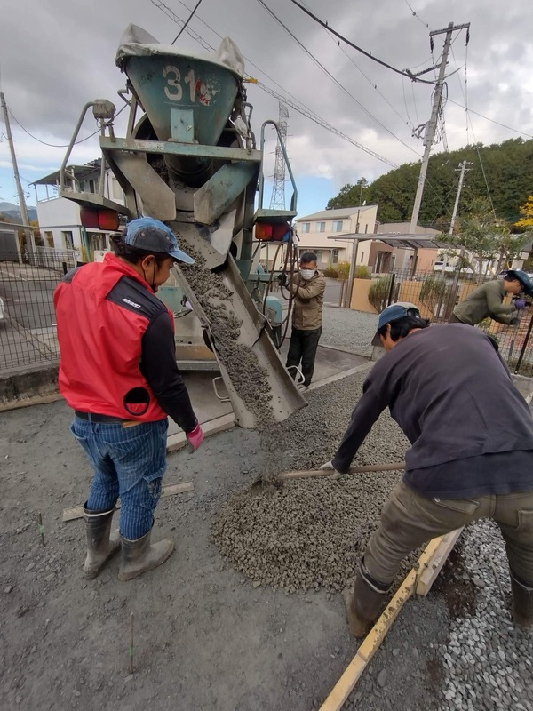 【静岡】「駐車場を砂利敷きにリノベしても解消されない水はけ、凹み、ぬかるみ。オコシコンで1発解消！」富士西麓ガーデン