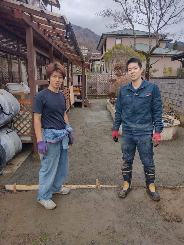 【長野】「ぬかるみや排水、雑草を抑えるために。生コンビニからオワコン（置き配）買って兄弟2人でDIY」信州生コン 中野工場