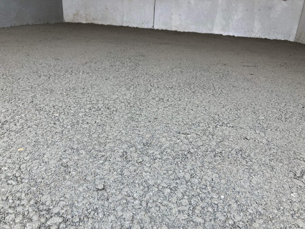 【千葉】「床だけじゃなく壁も？ ガレージ床に採用されたオワコン」渋谷建材
