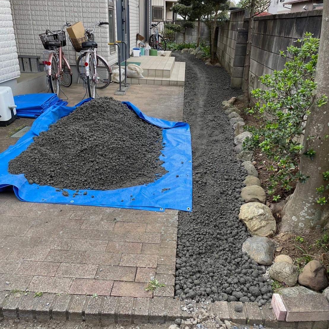 【埼玉】「どうせいつかやらなきゃならない雑草対策。どうせなら暑くなる前にやっておきましょう」渋谷建材・DIY