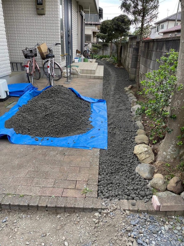 【埼玉】「どうせいつかやらなきゃならない雑草対策。どうせなら暑くなる前にやっておきましょう」渋谷建材・DIY