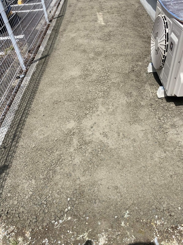 【滋賀】「テラス土間、業者に依頼すると高いので。草もすごいのでいずれ駐車場も」京都福田・DIY