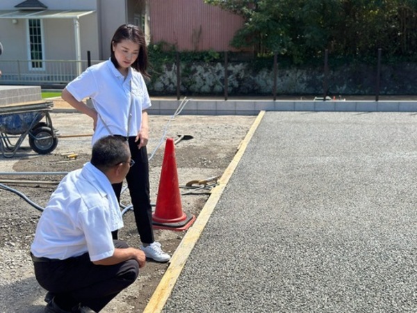 「地面は水を吸い込むのが当たり前。舗装がかけてあるのが不自然なんですよ」他（月刊透水性コンクリート Vol.72）