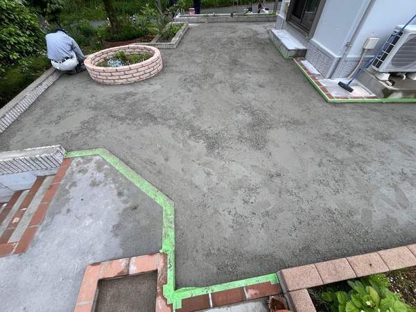【熊本】「雑草やらぬかるみやら水たまり、地面の凹凸や害虫発生、砂利の散逸などに悩まされることのない暮らし」松川生コン・AO企画
