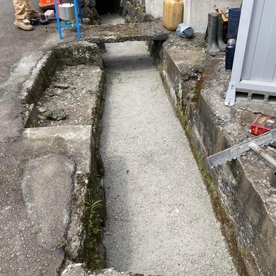 市が発注したインフラ維持管理（防草・排水・防虫）用途のオワコンが翌日の大雨で濁流に飲み込まれたっ